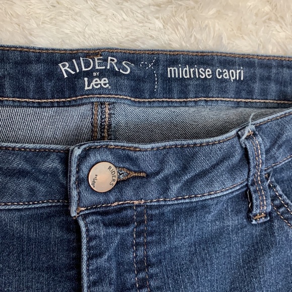 Riders by Lee Denim Midrise Capri - Picture 4 of 14